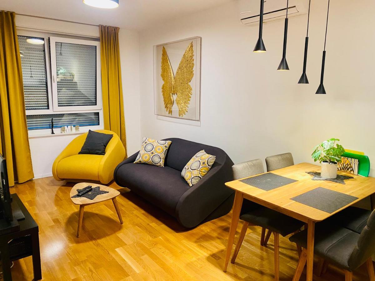 Studio Apartman Krila Wings- Parking In Garage Zagreb Buitenkant foto