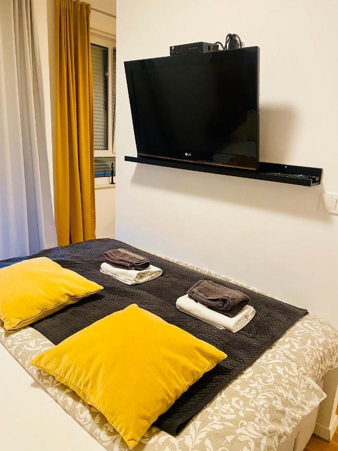 Studio Apartman Krila Wings- Parking In Garage Zagreb Buitenkant foto