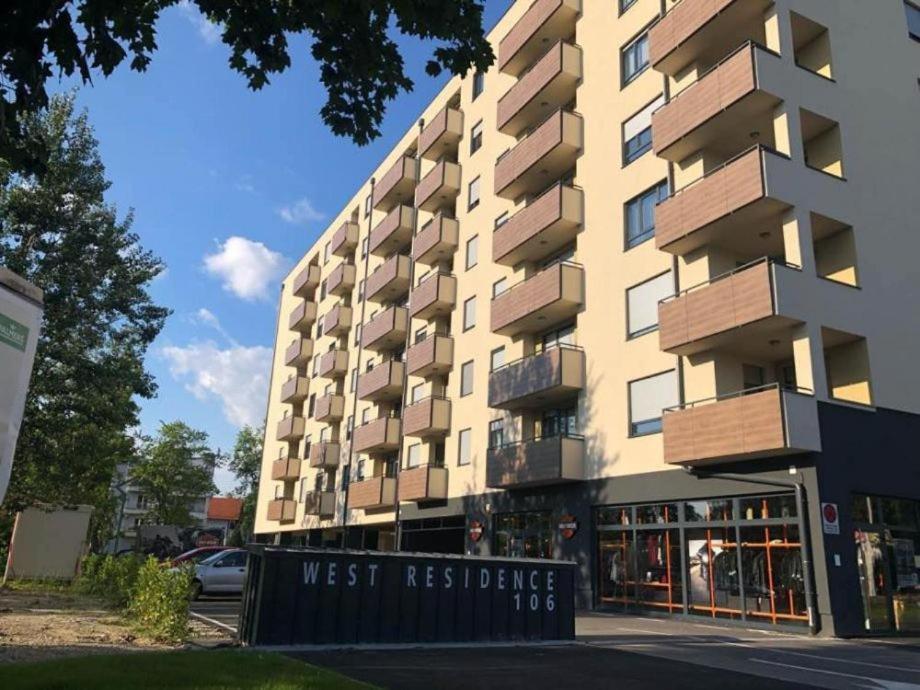 Studio Apartman Krila Wings- Parking In Garage Zagreb Buitenkant foto