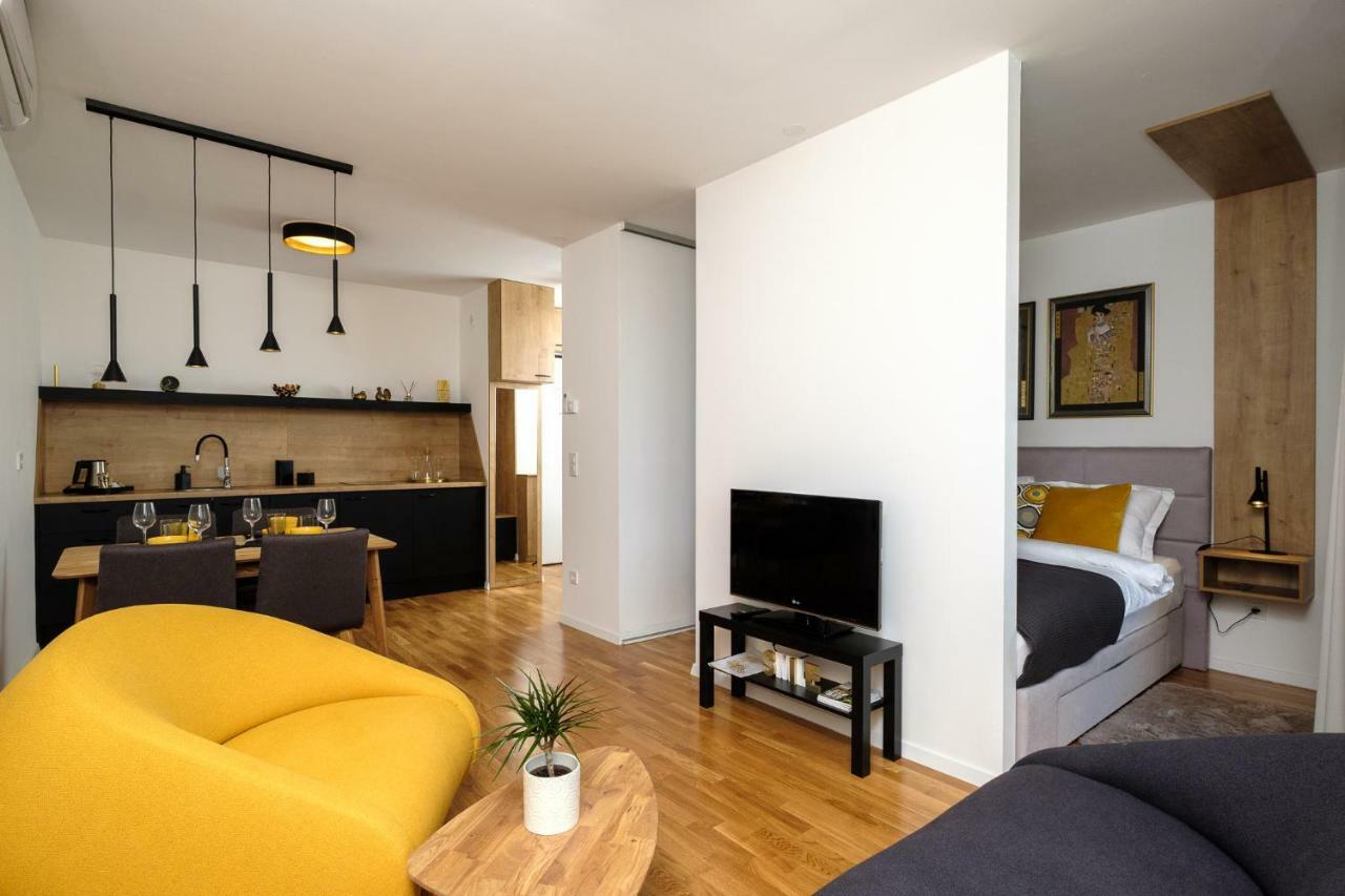Studio Apartman Krila Wings- Parking In Garage Zagreb Buitenkant foto