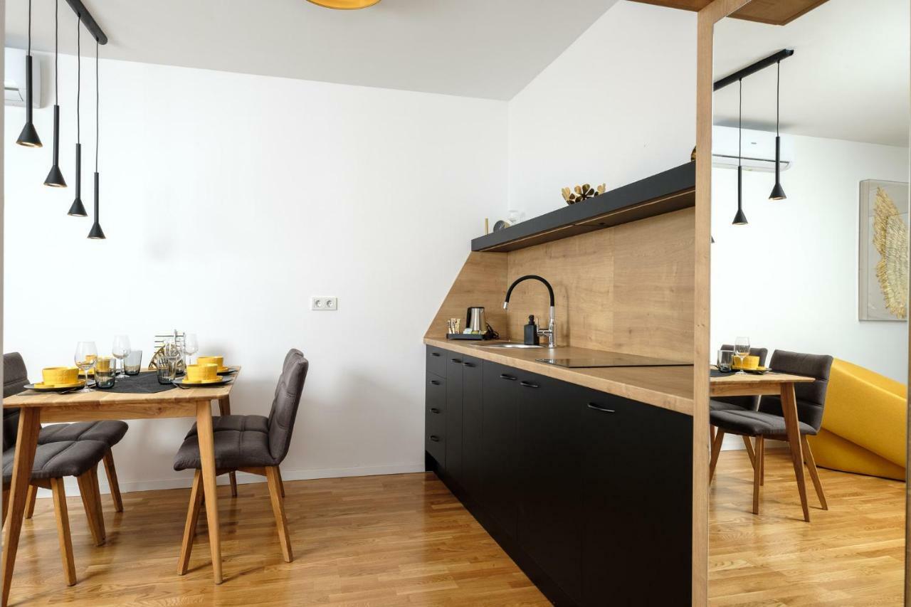 Studio Apartman Krila Wings- Parking In Garage Zagreb Buitenkant foto