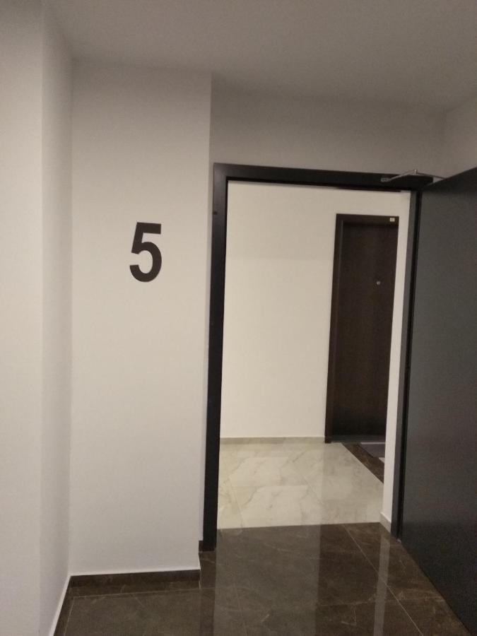 Studio Apartman Krila Wings- Parking In Garage Zagreb Buitenkant foto